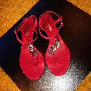 CHANEL RED LEATHER THONG SANDALS